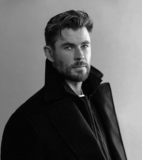 Chris Hemsworth Black And White, Chris Hemsworth Aesthetic, Alexander Hawthorne, Marvel Black And White, Trending Mens Haircuts, Specter Suits, Harvey Specter Suits, Sins Of The Father, Christopher Hemsworth