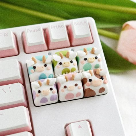 Polymer Keycaps, Artisan Keycaps Clay, Polymer Clay Keycaps, Preppy Decorations, Clay Keycaps, Fancy Keyboard, Nerdy Decor, Fimo Kawaii, Custom Keycaps