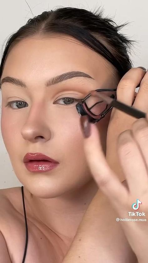 Membentuk Alis, Bentuk Alis, Eye Makeup Techniques, Eye Makeup Pictures, Face Makeup Tips, Smink Inspiration, Pinterest Makeup, Makijaż Smokey Eye, Makeup Eye Looks