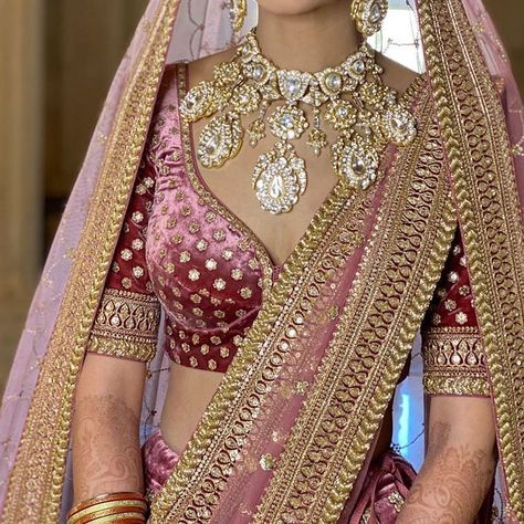 Pakistani Accessories, Coding Design, Traditional Woman, Hindu Weddings, Heavy Blouse, Sabyasachi Bridal, Latest Bridal Lehenga, Shoulder Jewelry, Indian Outfits Lehenga