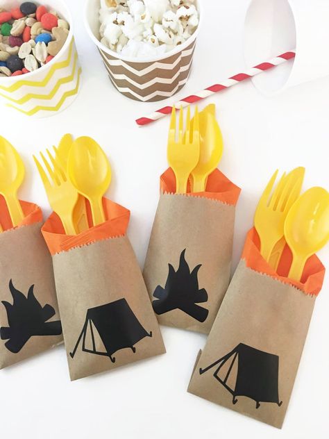 Backyard Party Decorations Birthday, Baby Lumberjack, Hiking Party, Camping Party Decorations, Camping Theme Birthday Party, Campfire Party, Camping Theme Birthday, Backyard Party Decorations, Camp Party