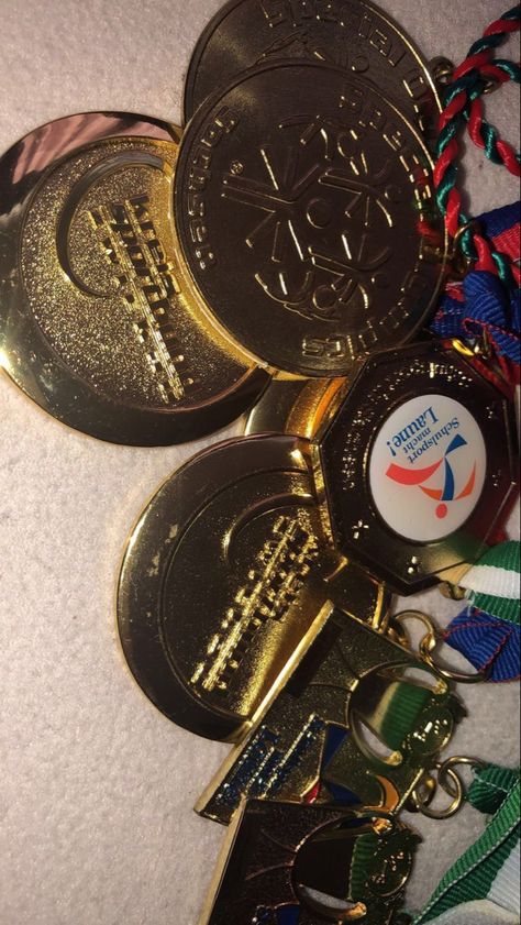 Academic Awards Aesthetic, Taekwondo Fake Story, School Medals Aesthetic, Medal Taekwondo, Medals Aesthetic, Gymnastics Medals, Football Medals, Academic Awards, Football Trophies