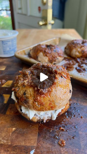 Skylar Sokolowski on Instagram: "BLUEBERRY FRENCH TOAST BAGELS🫐🍁🥯 with a cinnamon maple crunch topping!! 

You guys…..this is the ONE☝️ If you try any recipe of mine, let it be these Blueberry French Toast Bagels!! And preferably for a Sunday morning brunch—perfection 😌

Recipe 
- In a large mixing bowl, whisk together 2 & 1/2 cups of bread flour (or all purpose), 3 tbsp of maple sugar (you can substitute this with any granulated sugar), 1 tsp of instant yeast, 1 tsp of cinnamon, and 1/2 tsp of salt. 
- Mix in 1/2 cups of fresh blueberries. 
- Mix in 1/4 cup of water and knead until a dough forms.
- Cover this and let it rise somewhere warm for about an hour or so, or until the dough doubles in size. 
- Portion out the dough into 4 equal pieces. Shape into bagels and place on a parchme Cinnamon Crunch Bagel Topping, French Toast Bagel Recipe, Maple French Toast Bagel Recipe, Homemade Cinnamon Crunch Bagels, French Toast Bagels, French Toast Bagel, Bagel Cinnamon Raisin, Cinnamon Crunch Bagel, Bagel French Toast