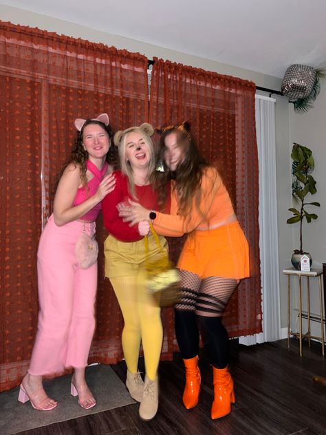 Halloween trio costume idea Three Friends Halloween Costumes, Trio Halloween Costumes 2 Girl One Boy, Trio Easy Halloween Costumes, Cute Simple Trio Costumes, Three Girl Costume Ideas, Halloween Costumes Girl Trio, Girl Trio Costumes, Trio Girl Costumes, Girls Trio Halloween Costumes