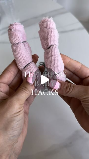 Yana Kuzmich on Instagram: "Parent hack! Best teething baby hacks,
always help me!👍 #momhacks
#teethingbaby #teethinghacks #useful #babies #momsofinstagram" Diy Teethers For Baby, Baby Hacks New Moms Tips, Teething Hacks For Toddlers, 2 Year Molars Teething Tips, Teething Symptoms Baby, Teething Hacks, Diy Teethers, Mom Hacks Baby, Teething Baby