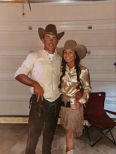 Annie Oakley Costume, Diy Costumes Women, Annie Oakley, Buffalo Bill, Cute Couple Halloween Costumes, Couple Halloween, Couple Halloween Costumes, Couples Costumes, Diy Costumes