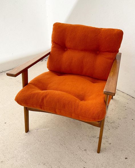 Midcentury walnut armchair with orange nubby fabric. Great color! [SOLD] ⠀⠀⠀⠀⠀⠀⠀⠀⠀ MCM musical instruments acrylic on board painting. Great colors and big large size. 35” x 45” $425 ⠀⠀⠀⠀⠀⠀⠀�⠀⠀ View & purchase through link👆🏽 DM with additional questions All sales as-is and final. Please pick up within 48 hours to avoid a storage fee. Open daily 💚 ⠀⠀⠀⠀⠀⠀⠀⠀⠀ —————————> #austinvintage #austininteriors #austinhome #mcmchair #midcenrurymodern #mcmhome 1970’s Furniture, 60s Armchair, 70s Chairs, Mcm Chair, Walnut Armchair, Board Painting, Austin Homes, St Mary, On Board