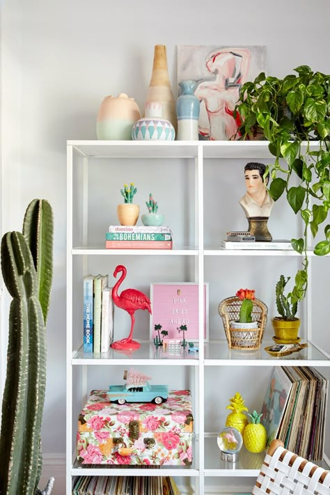 A Long Distance Palm Springs-Inspired Makeover (That *Gasp* Came in Under Budget) Palm Springs Decor, White Shelf, Spring Bedroom, Palm Springs Style, Famous Interior Designers, Bookshelf Styling, Celebrity Homes, Living Room Remodel, Decor Guide