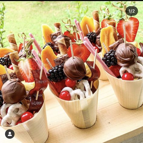 Charcuterie Cup, Charcuterie Cups, Summer Sweets, Sweet Cups, Charcuterie Ideas, Catering Desserts, Dessert Platter, Shower Desserts, Individual Desserts