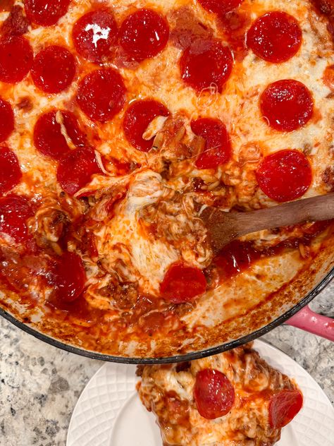 One Pan Orzo Pizza One Pan Orzo Recipes, Hamburger Orzo Recipes, Pizza Orzo, Ground Beef And Orzo, One Pan Orzo, One Pan Pizza, Complete Meals, Skillet Pizza, Orzo Recipes