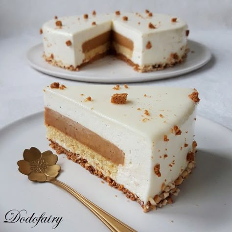 Entremet Recipe, Moose Cake, Mirror Glaze Cake Recipes, Fancy Desserts Recipes, Mousse Cake Recipe, Desserts With Biscuits, Caramel Desserts, Halloween Food Treats, French Desserts