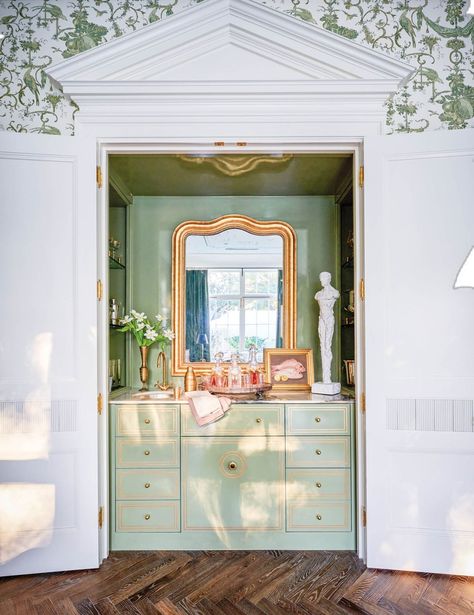 Green Lacquer Walls, Miami Bungalow, Bar Niche, Lebanese Interior, Ashley Gilbreath Interiors, Ashley Gilbreath, Gracie Wallpaper, Flower Magazine, Interesting Decor