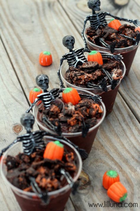 Bad Two The Bone, Mallow Cups, Halloween Theme Birthday, Oreo Pudding, Party Theme Ideas, Pudding Cups, The Bayou, Halloween Goodies, Perfect Pies