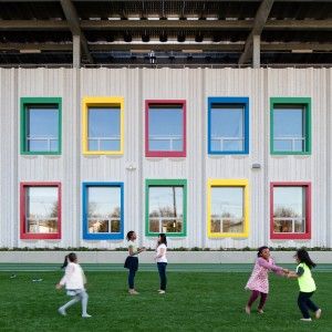 SOM designs first net-zero energy school in New York City on Staten Island School Elevation, School Buildings, School Building Design, New York Office, Kindergarten Design, Residential Building Design, Green School, Geothermal Energy, School Interior