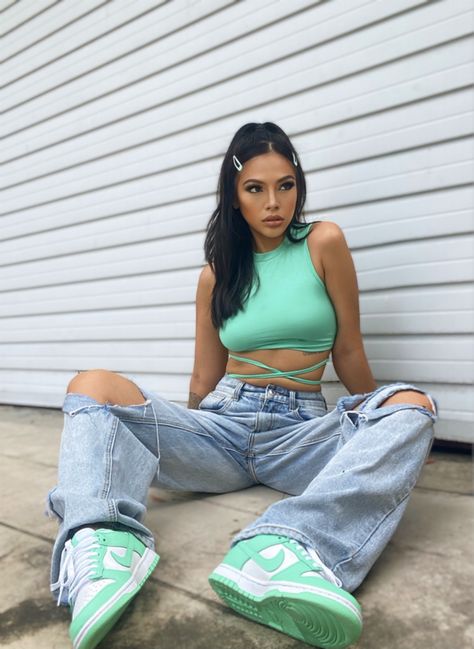 Mint Green Dunks Outfit, Nike Dunks Outfits For Women, Dunk Green Outfit, Green Glow Dunks Outfit, Mint Dunks, Styling Dunks, Nike Dunk Outfit Woman, Nike Dunks Outfit Woman, Dunk Low Outfit Women