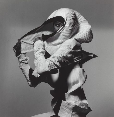 Irving Penn Portrait, Irving Penn, Dallas Museum Of Art, Fantasy Magic, Study Photography, Richard Avedon, Beyond Beauty, Modern Photography, Man Ray