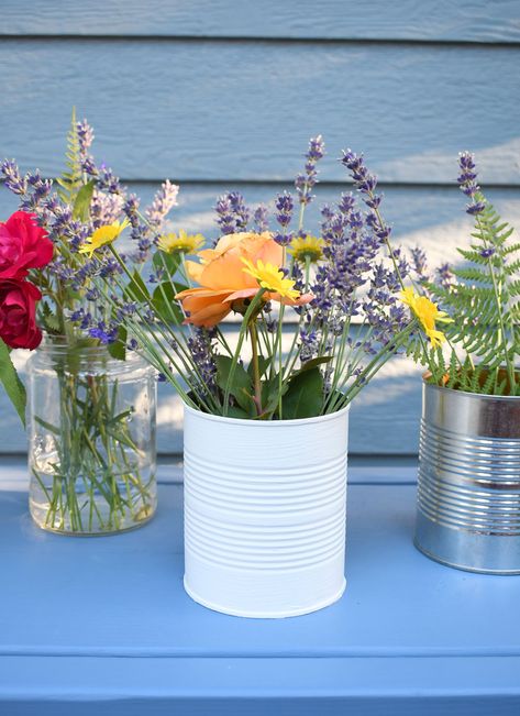 Gorgeous DIY Flower Vases from Cans & Jars - Create. Play. Travel. Diy Flower Vases, Diy Flower Vase, Backyard Birds Watching, Pine Cone Bird Feeder, Diy Hot Air Balloons, Tin Can Flowers, Recycled Jars, Diy Pinecone, Recycle Cans