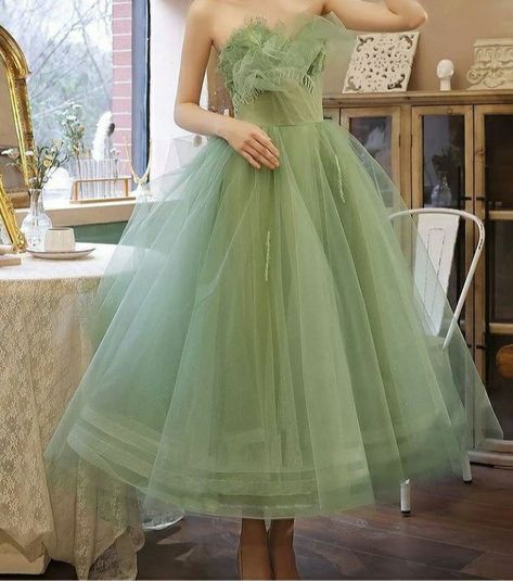 Weird Style, Green Princess, Runway Gowns, Evening Dress Fashion, Pretty Prom Dresses, Fairytale Dress, Prom Outfits, Princess Style, Stylish Dress Designs