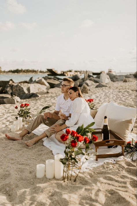 Flower And Candle Proposal, Proposal Beach Picnic, Surprise Beach Engagement, Beach Valentines Pictures, Vacation Proposal Ideas, Proposal Ideas Florida, Tropical Proposal, Beach Engagement Setup, Beach Picnic Proposal