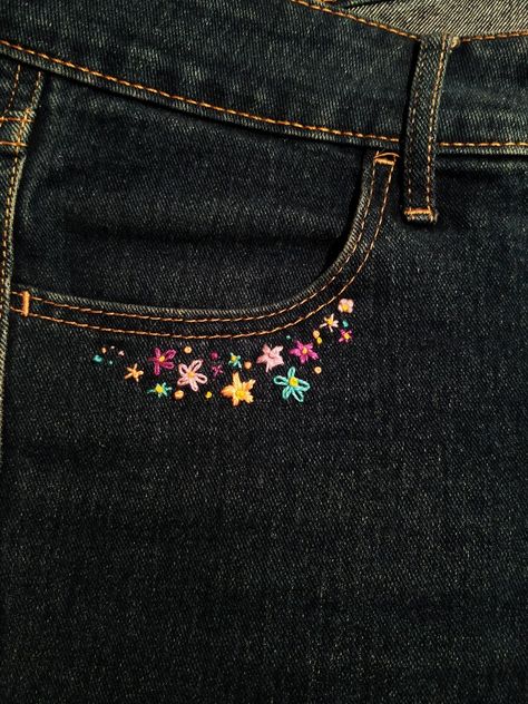 Embroidering On Jeans, Embroidery On Clothes Aesthetic, Embroyderi Ideas Clothes, Black Jeans Embroidery, Jean Embroidery Ideas, Embroidery Pants Jeans, Embroidery Inspiration Jeans, Embroidery Inspiration Simple, Jeans Embroidery Ideas