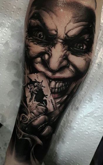 Herren Hand Tattoos, Tato Tradisional, Joker Tattoo Design, Evil Clown, Skull Sleeve Tattoos, Evil Tattoos, Gangsta Tattoos, Clown Tattoo, Men Tattoos Arm Sleeve