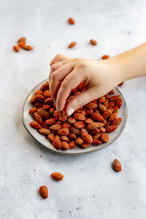 Bursting with smoky flavor these Smoked Paprika Roasted Almonds are a tasty snack! Only three whole food plant-based ingredients. Vegan Snack Recipes, Snack Craving, Best Appetizer Recipes, Roasted Cashews, Raw Almonds, Salty Snacks, Roasted Almonds, Best Fruits, Best Appetizers