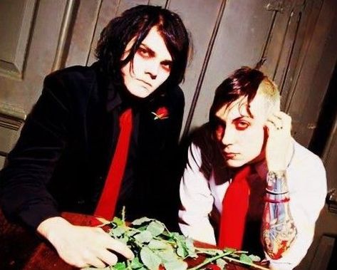 Gerard And Frank, Emo Men, I Love Mcr, Palaye Royale, Sweet Revenge, Mikey Way, Frank Iero, Gerard Way, Emo Bands