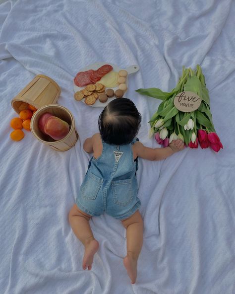 Earth Day Baby Photoshoot, Baby Monthly Photo Ideas Summer, Easter Picnic Photoshoot, Fruit Milestone Pictures, Baby April Photo Ideas, 5 Month Photos, Spring Baby Milestone Picture, Three Month Photo Shoot Ideas, Tulip Baby Photoshoot