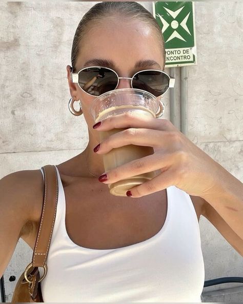 I FOUND THE BEST DUPE FOR THE CELINE'S SUNGLASSES. Here's the link for the dupe CELINE'S TRIOMPHE METAL 01 SUNGLASSES. They have great quality and its less pricey Metal Glasses, Style Français, Looks Street Style, Cat Eyes, Pics Inspo, Pics Ideas, Metal Sunglasses, Inspo Pics, Insta Pics