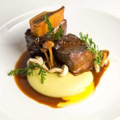 Slow Cook Short Ribs, Food Presentation Plates, Gourmet Food Plating, Decorações Com Comidas, Fine Dining Recipes, Short Rib, Braised Short Ribs, Beef Ribs, Rib Recipes