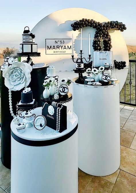 Chanel Themed Wedding, Coco Chanel 40th Birthday, Chanel Theme Sweet 16, Chanel 30th Birthday Ideas, Chanel Birthday Party Decoration Black White, Chanel Themed Bridal Shower Ideas, Chanel Bachelorette Party, Black And White Elegant Birthday Party, Fashion Birthday Party Ideas For Women