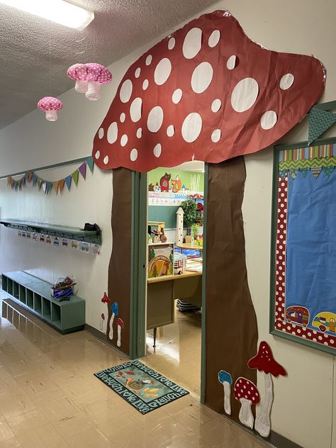 Forest Theme Classroom, Garden Theme Classroom, Forest Preschool, Forest Classroom, Decorated Doors, Enchanted Forest Theme, Teachers Room, Preschool Decor, Infant Classroom