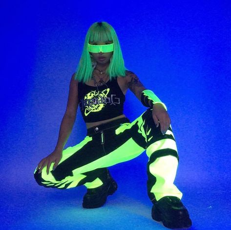 @floguan in Cyberdog 💚👽 Cyberpunk Aesthetic Outfit, Cyberpunk Outfit, Neon Cyberpunk, Shy Boy, Rave Fits, Neon Outfits, Cyberpunk Aesthetic, Cyberpunk Fashion, Neon Fashion