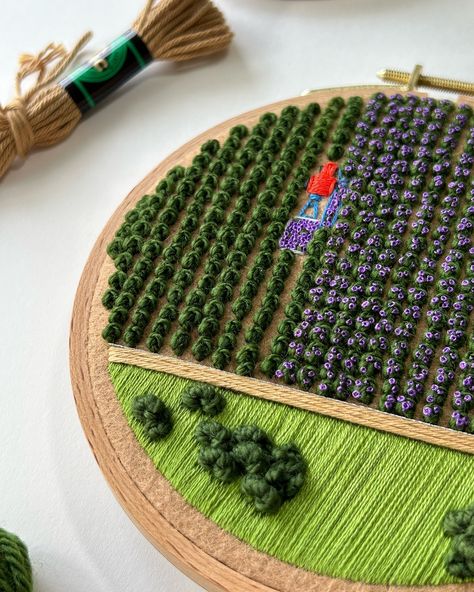 Details ✨ If you missed it yesterday, there’s 460 tapestry wool knots, 350 of which are covered in lavender flowers. There’s approximately 1100 tiny lavender french knots in this piece. This embroidered farmland took me over 13 hours to complete, and it might be my favourite piece to date. I’m hoping once I list it that it will find a home that loves it as much as I do🪻 . . . @dmc_embroidery @dmc_crafts @dmc_france #embroidery #embroidered #needlework #handembroidery #fiberart #fibreart #te... Embroidery Tapestry Diy, France Embroidery, Moss Embroidery, Diy Tapestry, 13 Hours, Dmc Embroidery, Knit Art, Thread Art, Diy Bracelets Patterns