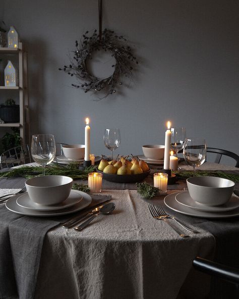 3 Holiday Table Setting Ideas to Try This Season — WOAHSTYLE Minimal Table Setting, Minimalist Bookshelves, Large Pine Cones, Lip Plumping Balm, Minimal Table, Nordic Table, Scandinavian Table, Victoria Beckham Outfits, Holiday Table Settings