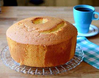 Very Vanilla Chiffon Cake - Baking Bites Vanilla Chiffon Cake Recipe, Vanilla Chiffon Cake, Chiffon Cake Recipe, Mug Cake Microwave, Plain Cake, Cake Lover, Chiffon Cake, Cake Baking, Vanilla Cupcakes