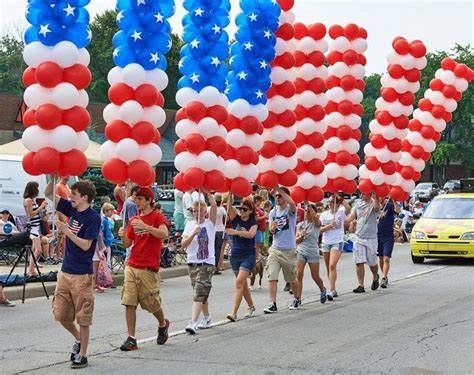 Parade Float Decorations, 4 Th Of July Decorations, 4th Of July Events, Bike Parade, Homecoming Floats, Independence Day Parade, Patriotic America, Parade Ideas, July Events