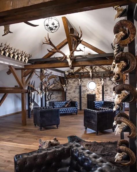 Hunting Cottage, Hunting Trophy Room, Hunting Lodge Interiors, Whisky Room, Hunters Cabin, Hunting Lodge Decor, Hunter Room, Land Ideas, Hunting Room