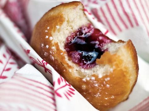 Jelly Doughnuts Concord Grape Jelly, Concord Grapes, Morning Meals, Sweat Treats, Jelly Doughnuts, Sugar Momma, Grape Recipes, Grape Jelly, Doughnut Recipe