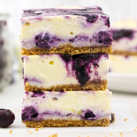 Blueberry Cheesecake Bars Blueberry Lemon Cheesecake, Blueberry Cheesecake Bars, Philadelphia Torte, Lemon Blueberry Cheesecake, Cheesecake Squares, Cheesecake Dessert, Square Recipes, Blueberry Desserts, Easy Blueberry