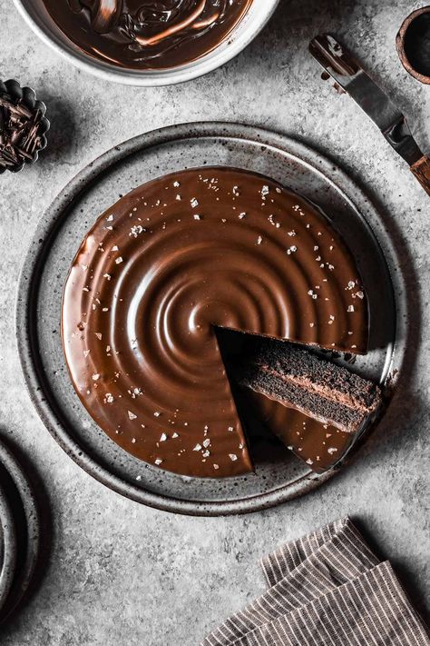 Gansito Cake Recipe, Thick Chocolate Ganache Recipe, Thick Chocolate Ganache, Dark Chocolate Whipped Ganache, Chocomoist Cake With Ganache, Chocolate Ganache Glaze, Whipped Chocolate Ganache, Whipped Ganache, Ganache Cake