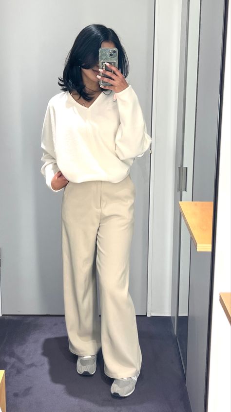 Outfit Inspo University, Makeup Interview, Interview Outfit Business Casual, Aesthetic Business Casual, Aritzia Aritzia, Business Casual Capsule Wardrobe, Mirror Selfie Outfit, Outfit Mirror Selfie, Orientation Outfit