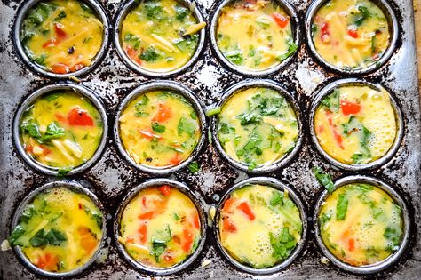 Roasted Red Pepper And Spinach Egg Bites, Pepper Egg Cups, Spinach Egg Cups, Starbucks Egg Bites Recipe, Mushroom Bites, Cook Eggs, Starbucks Egg Bites, Egg Bites Recipe, Eggs In Peppers