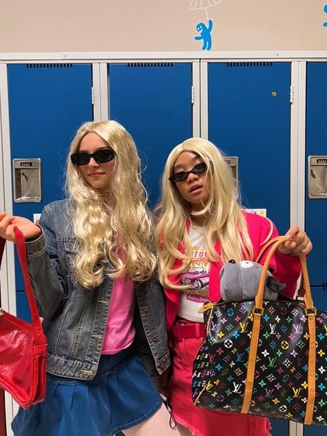 White Chicks Halloween, White Chicks Halloween Costume, White Chicks Costume, 2 Halloween Costumes, Movie Duos, Halloween Duos, Duo Costumes, Best Friend Halloween Costumes, Pretty Halloween Costumes