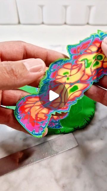 Polymer Clay Cane Tutorial Videos, Diy Polymer Clay Crafts, Polymer Clay Tutorials Free, Polymer Clay Pens, Polymer Clay Kunst, Polymer Clay Painting, Polymer Clay Cane Tutorial, Polymer Clay Flower Jewelry, Polymer Inspiration