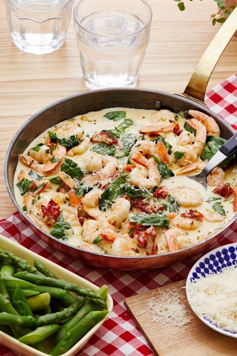 Creamy low-carb Tuscan shrimp Diet Doctor Recipes, Tuscan Shrimp, Low Carb Diet Meal Plan, Low Carb Shrimp Recipes, Shrimp And Asparagus, Low Carb Diets, Diet Doctor, Shrimp Dishes, Keto Foods