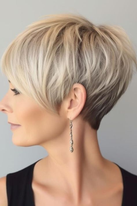 Kort Bob, Crop Hair, Asymmetrical Bob, Pixie Haircut For Thick Hair, Edgy Short Hair, Short Bob Haircuts, Haircut For Thick Hair, Short Blonde, Haircuts For Fine Hair