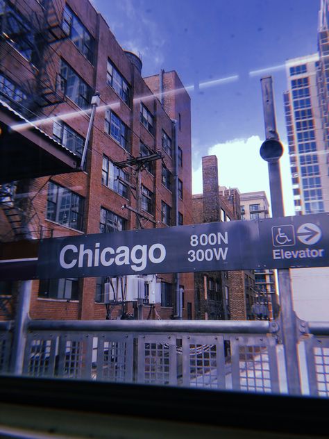 Chicago Vision Board, Vision Board Chicago, Chicago 90s Aesthetic, Chicago Aesthetic Vintage, Usa Chicago, Uic Chicago Aesthetic, Chicago Aesthetic Wallpaper, Chicago College Aesthetic, Northwestern Aesthetic