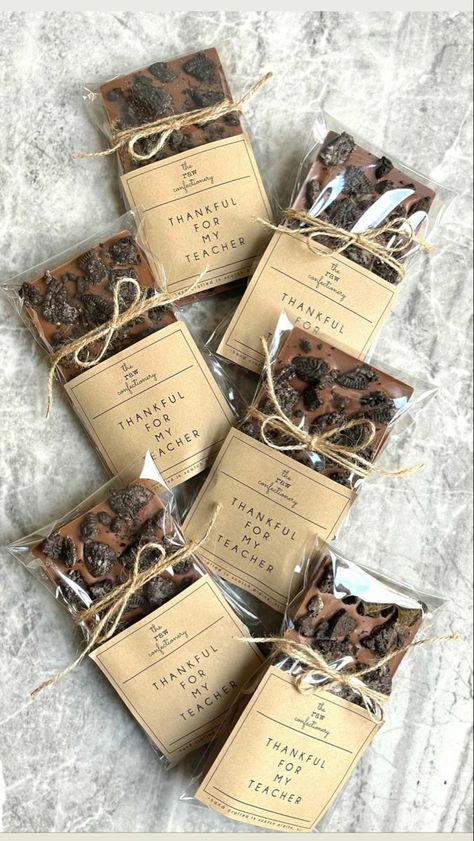 Homemade Chocolate Business Ideas, Chocolate Gifting Ideas, Chocolate Packaging Diy, Chocolate Wrapping Ideas, Chocolate Packaging Ideas, Packaging For Chocolate, Chocolates Packaging, Chocolate Business Ideas, Chocolate Gift Ideas