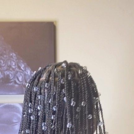 Corvauna Thedford on Instagram: "These #raindropbraids are so ethereal 😍 . . . #mediumknotlessbraids #knotlessbraids #reelsinstagram #braidseason #color27 #color613 #waistlengthbraids #practicemakesperfect #goodservice #clientsatisfaction #cheapbraids #grinddontstop #detroit #detroithair #hair #lovehair #detroithairstylist #braids #boxbraids #practicemakesperfect #progressnotperfection #grinddontstop #bookme #zurethereal #raindropbraids 📲 🦩" Rain Drop Braids, Raindrop Braids, Drop Braids, Hair Dues, Braids Boxbraids, Goddess Braids Hairstyles, Cute Braided Hairstyles, Hair Due, Goddess Braids